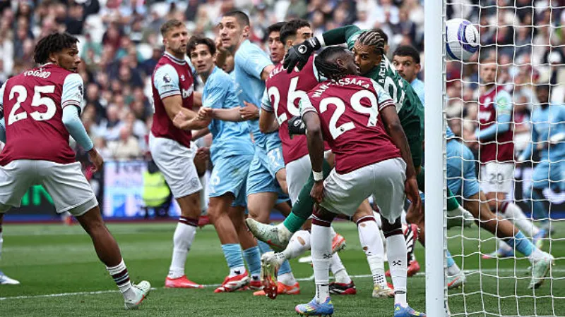 Tuyến giữa và hàng công: sáng tạo và hiệu quả