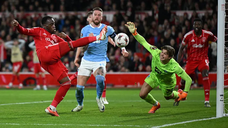 Tối ưu nhân sự: cặp đôi trục giữa, biên và tiền đạo